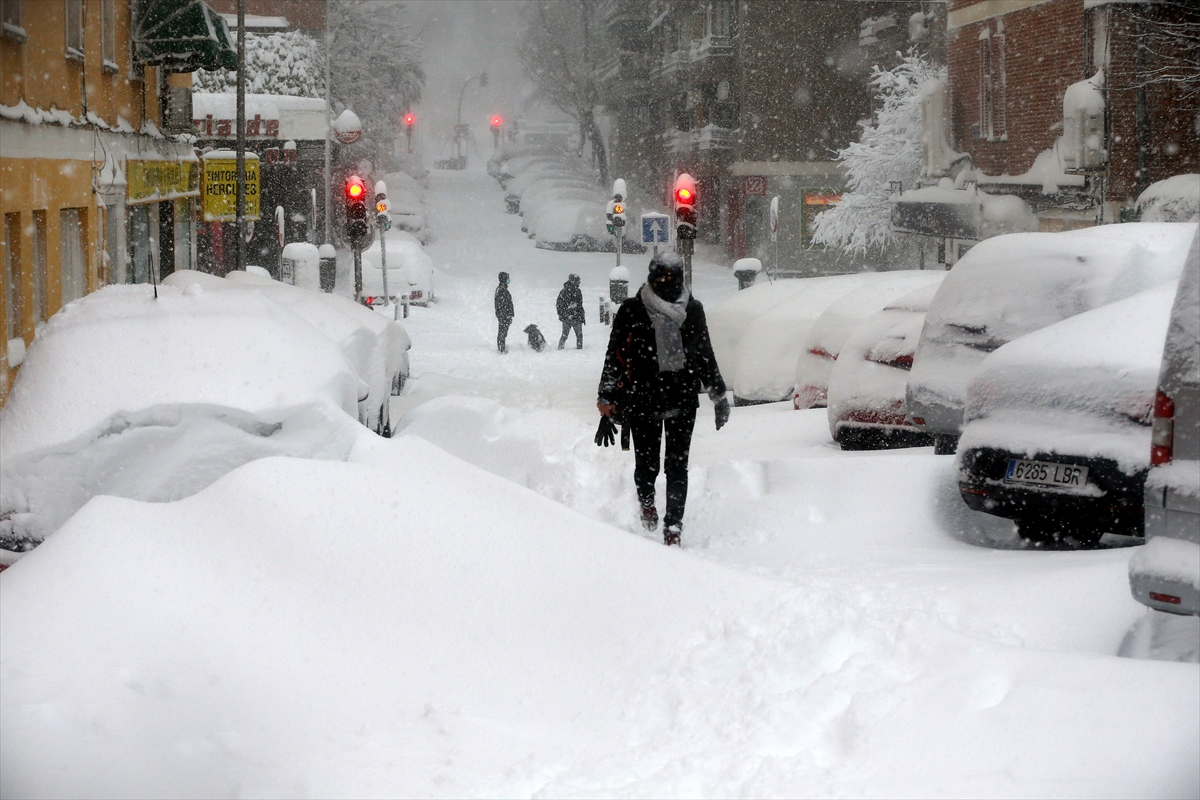 Troje mrtvih u velikoj mećavi u Španiji